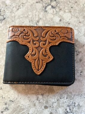 New wallet in black and brown